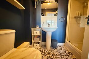 En-suite Shower- click for photo gallery